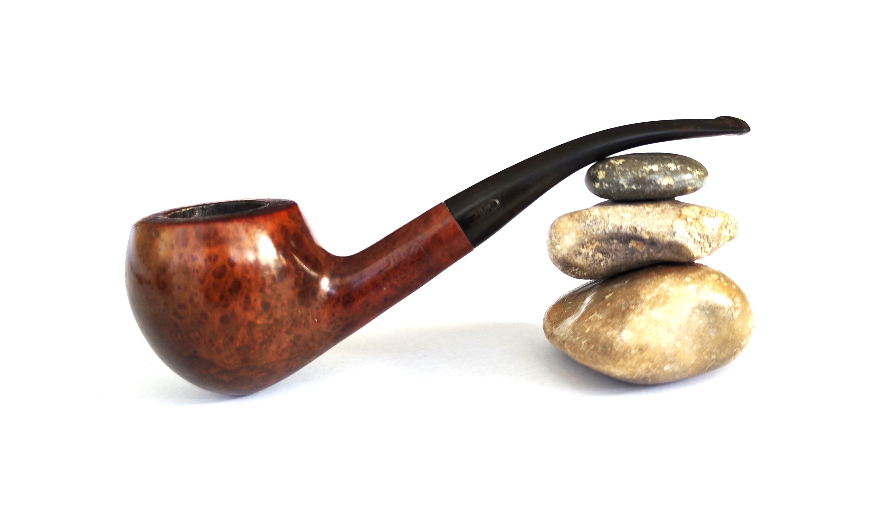 RIVA Bruyère St. Claude – Vintage Bent Acorn Estate Pipe