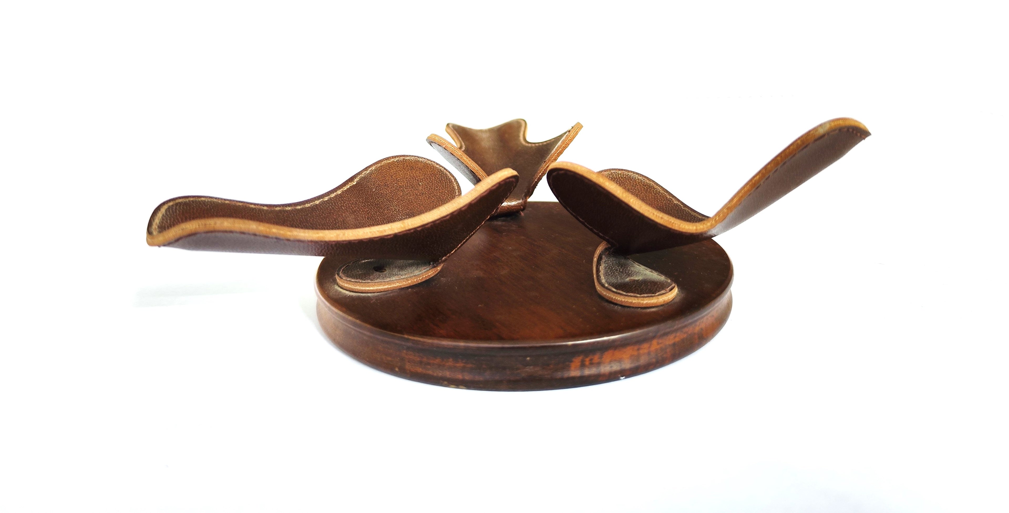 Savinelli Round Pipe Rack – Wood &amp; Leather (Holds 3 Pipes)