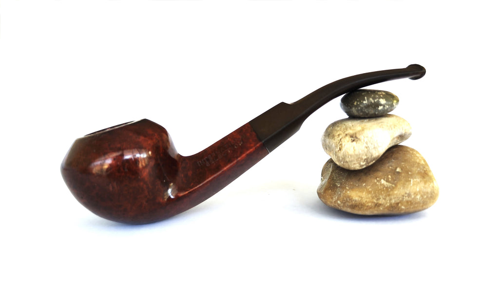 International Selection – Bent Bulldog Estate Pipe (by Charatan's)