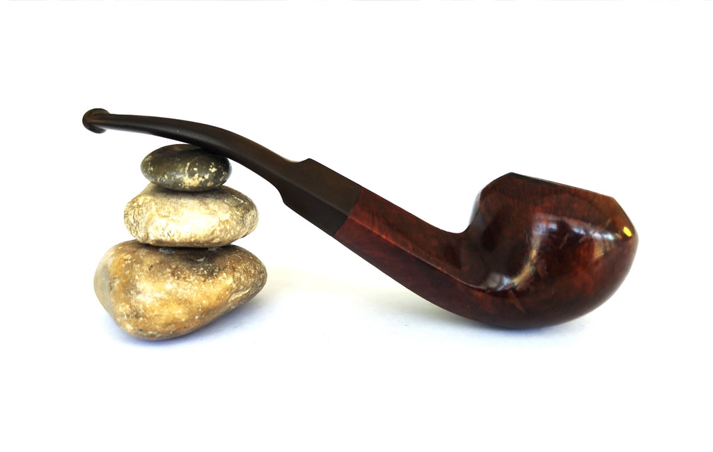 International Selection – Bent Bulldog Estate Pipe (by Charatan's)