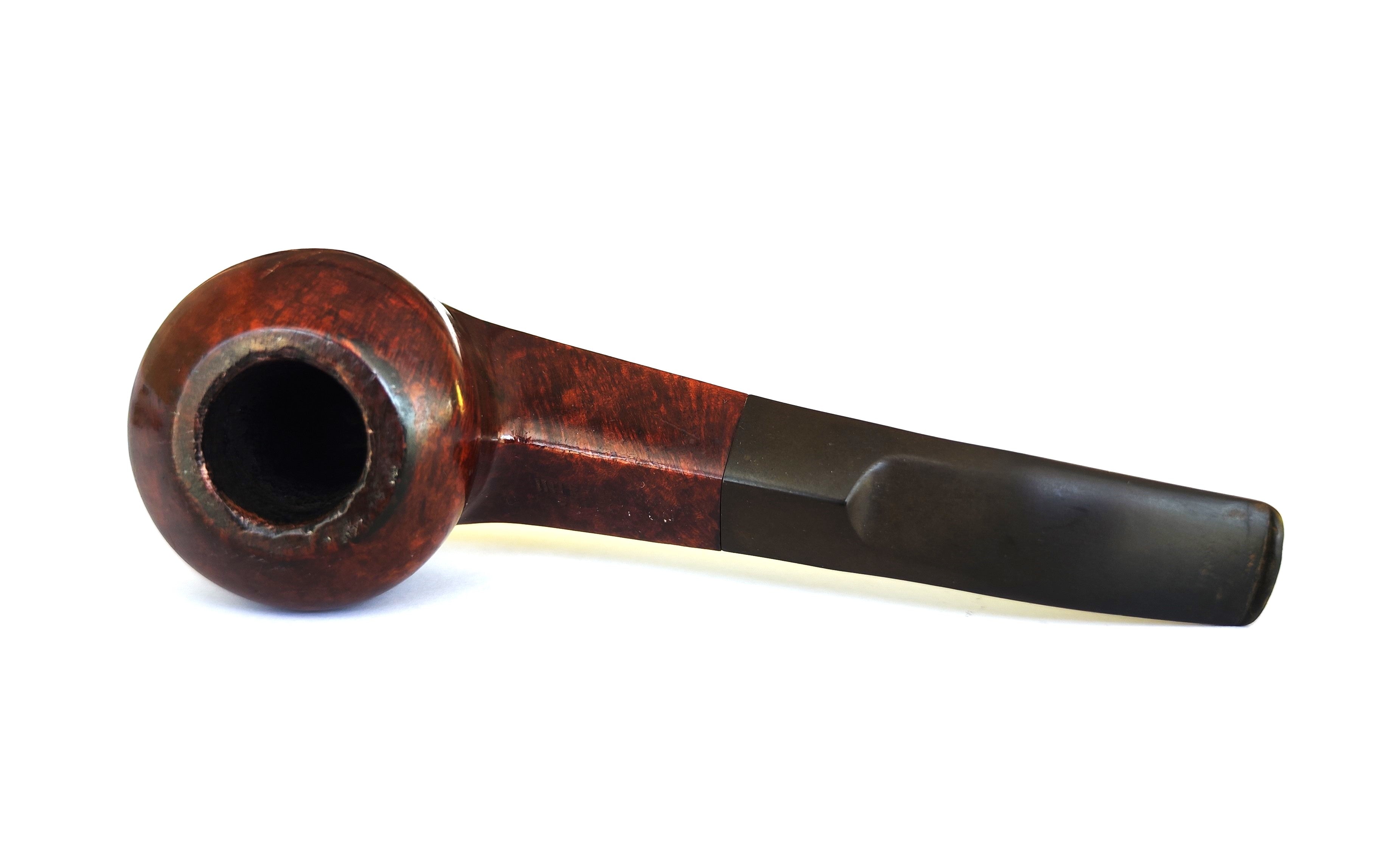 International Selection – Bent Bulldog Estate Pipe (by Charatan's)